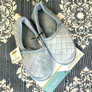 Comfort women’s slippers.